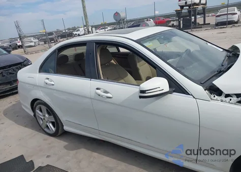 2011 Mercedes-Benz C 300 Luxury/Sport из США, поврежденный, VIN WDDGF5EB4BR183766